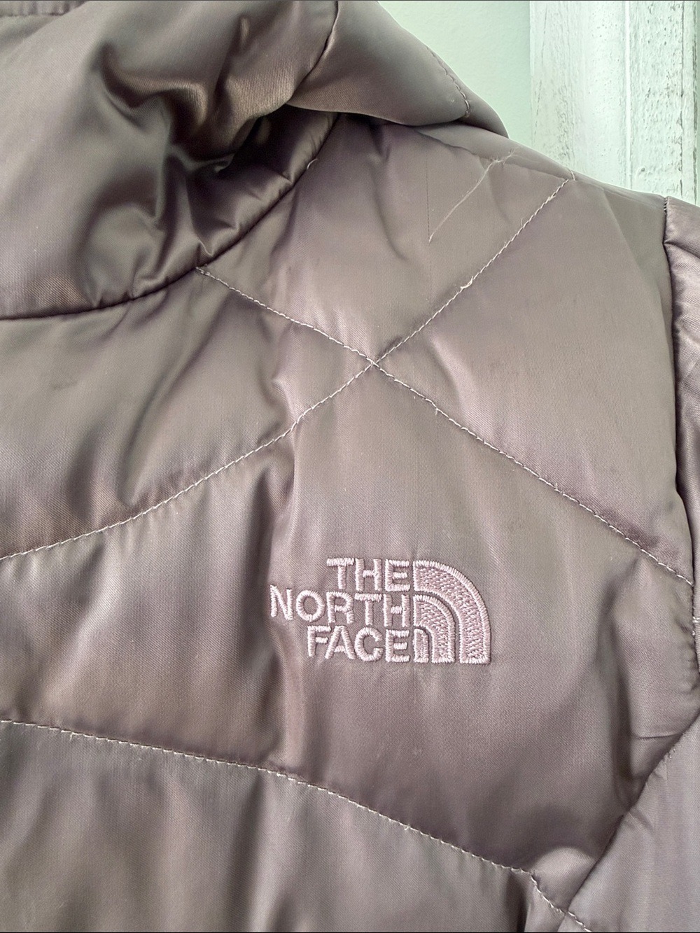 The North Face Women's purplish Charcoal Quilted Hooded Puffer Jacket size xs - Picture 5 of 10
